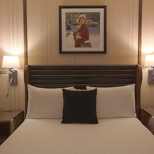 Superior 1 Queen Bed